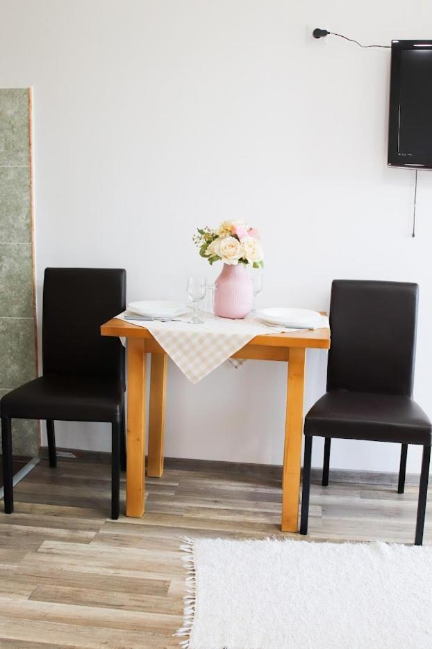 Charming Studio Masa ปาลิช ภายนอก รูปภาพ